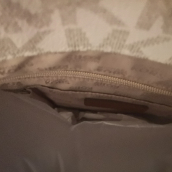 100% designer Authentic Micheal kors jet tote - Picture 4 of 16